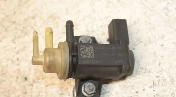 Volkswagen Golf VI Turbo solenoid valve 1K0906627B