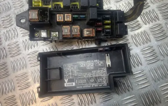 Subaru Forester SF Fuse box set 82231FC002 102157