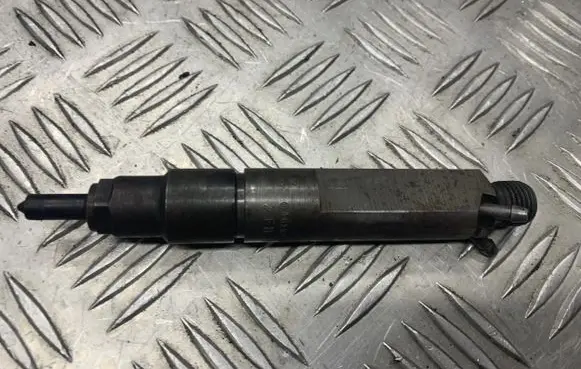 Volkswagen PASSAT B5 Fuel injector 028130202R