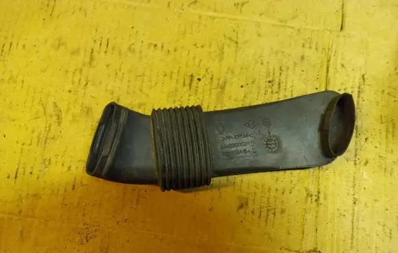 Renault Megane III Air intake duct part