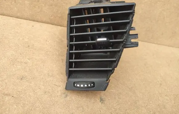Opel Mokka X Dash center air vent grill 