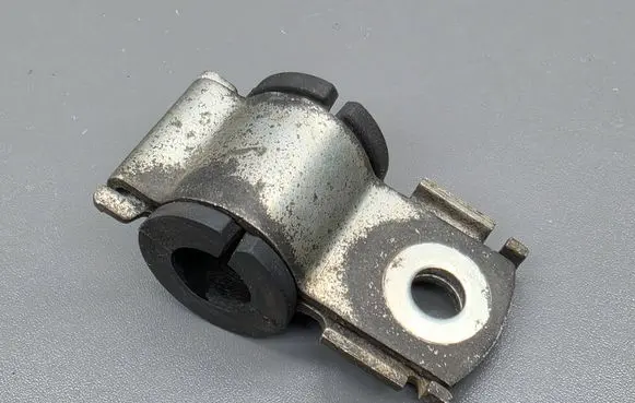 Smart ForTwo II Sway bar bush bracket, front 
