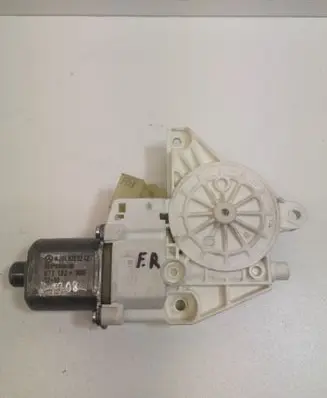 Mercedes-Benz C W204 Front door window regulator motor A2048200242