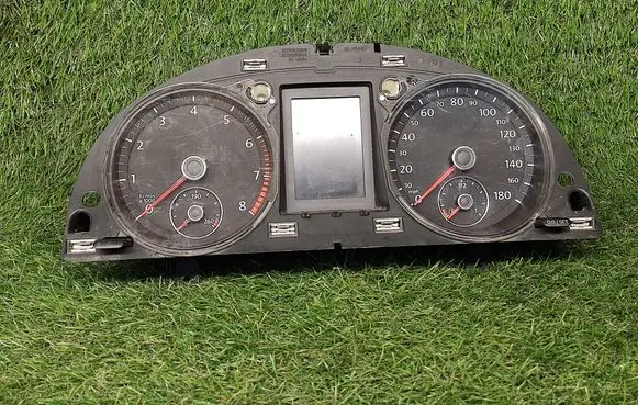 Volkswagen PASSAT CC Speedometer (instrument cluster) A2C53219792