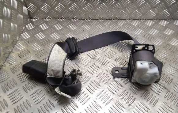 Middle seatbelt (rear)