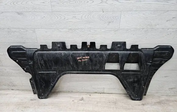 Volkswagen T-Roc Engine splash shield/under tray 3Q0825235A