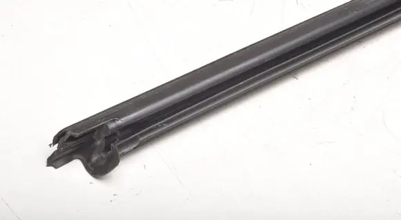 Volvo XC60 Rear door windshield rail 