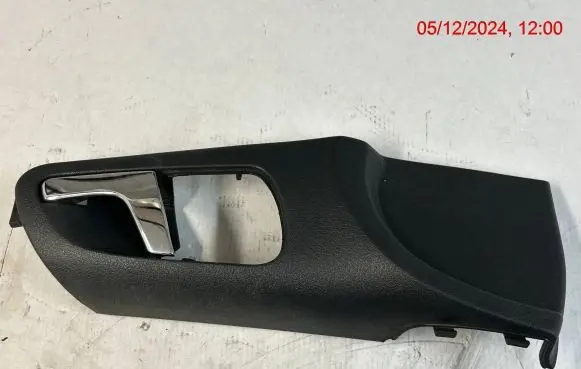 Skoda Octavia Mk1 (1U) Front door interior handle 1UO837248B