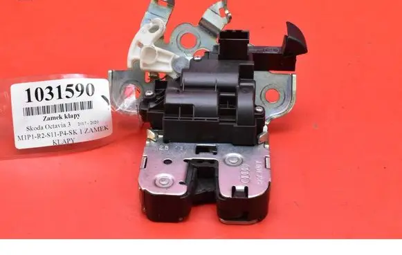 Skoda Octavia Mk3 (5E) Tailgate/trunk/boot lock/catch/latch 8R0827505A