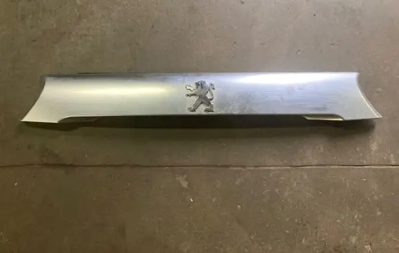 Peugeot 4007 Trunk door license plate light bar 5817A064 68777797Z