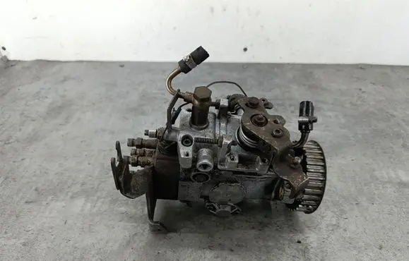 Volkswagen Transporter - Caravelle T4 Fuel injection high pressure pump 074130108G