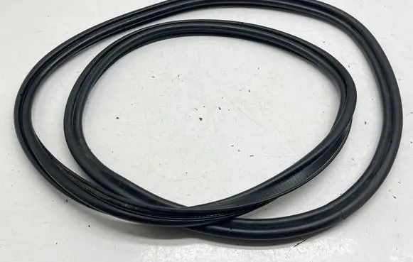 Renault Captur Trunk rubber seal (body) 