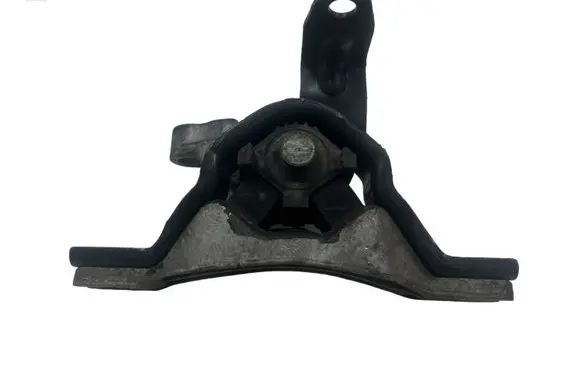 Chevrolet Captiva Engine mount bracket