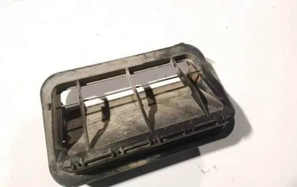 Volkswagen PASSAT B4 Dash center air vent grill