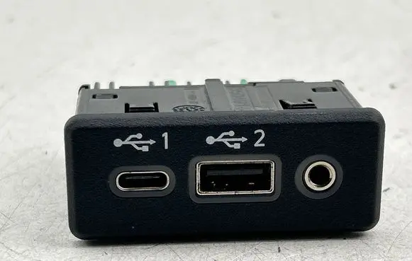 Nissan Murano Z52 USB socket connector 280236HL0A 1933112928
