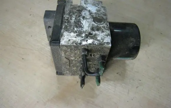 Peugeot 407 ABS Pump 15710604