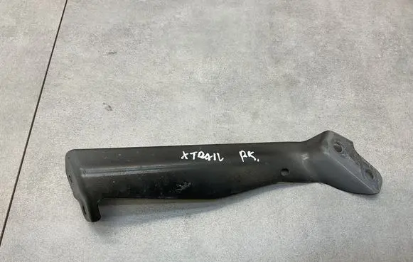 Nissan X-Trail T32 Fender mounting bracket