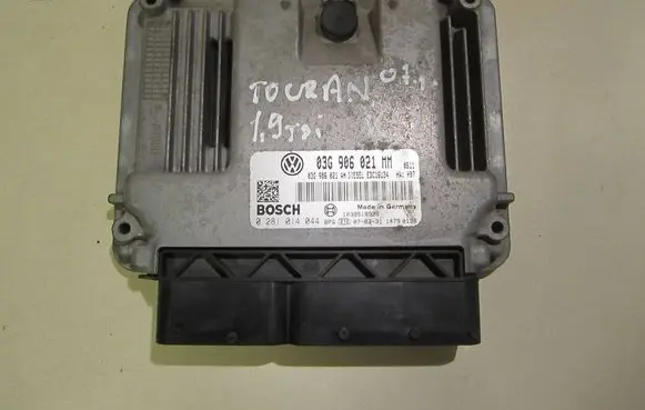 Volkswagen Touran I Engine control unit/module 03G906021MM 03G906021AN 1039S18925