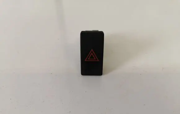 Toyota Avensis T270 Hazard light switch 15B279
