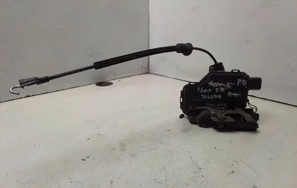 Seat Toledo II (1M) Front door lock