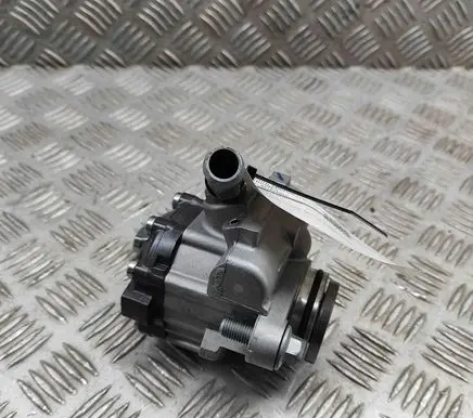 Iveco Daily 6th gen Power steering pump 7693955604 504243641