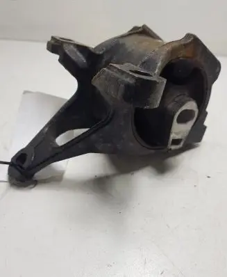 Mazda CX-5 Engine mount bracket
