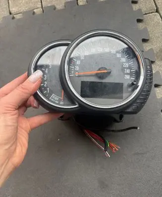 Mini One - Cooper F56 F55 Clock BM0549622 0001094725 9265439