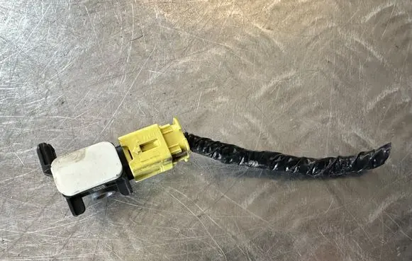 Nissan Juke I F15 Airbag deployment crash/impact sensor