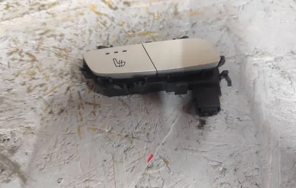 Mercedes-Benz E W213 Seat heating switch A2139050204 HW144300 SW133101