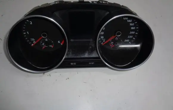 Volkswagen Polo V 6R Speedometer (instrument cluster) 6C0920741C A2C96769000 028622