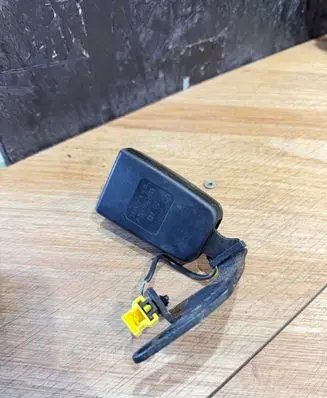 Mercedes-Benz C W204 Rear seatbelt buckle 34043154 A2048602569