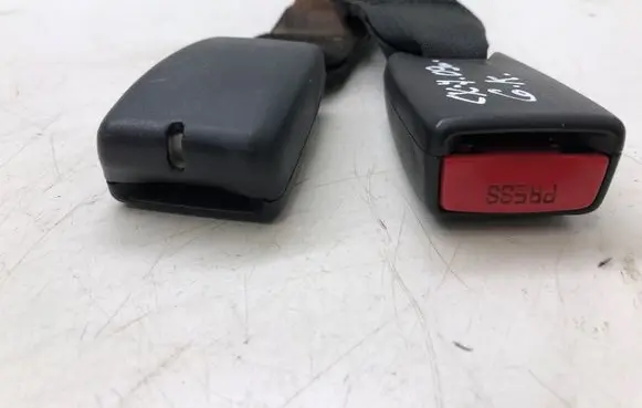 Mazda CX-7 Rear seatbelt buckle