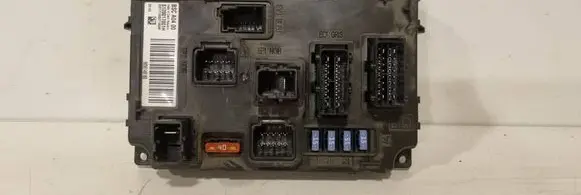 Peugeot 407 Fuse module BSCA0400 S120017001H