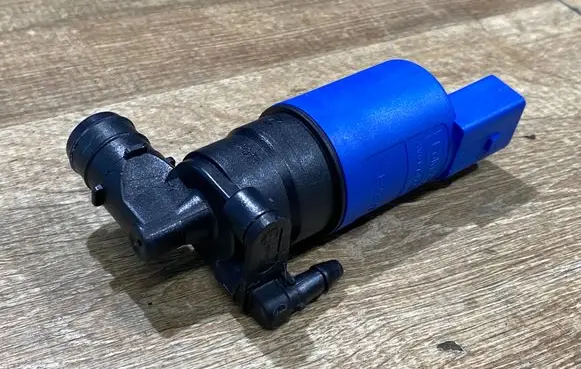 Land Rover Range Rover Velar Windscreen/windshield washer pump AV6113K082AA E23VB