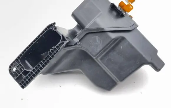 Peugeot 3008 III Intake resonator 9837956480