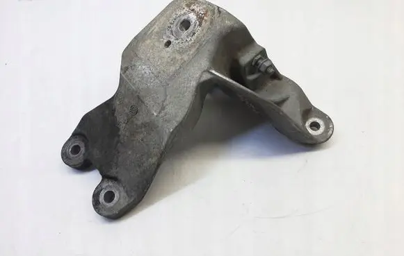 Engine mount bracket