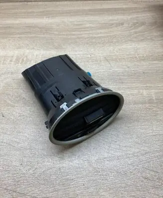 Ford Focus Dashboard side air vent grill/cover trim 4M51A014L21AD 4M51A014L21BC