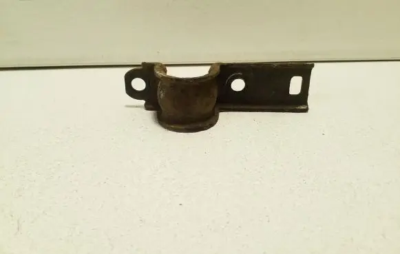 Honda CR-V Sway bar bush bracket, rear 