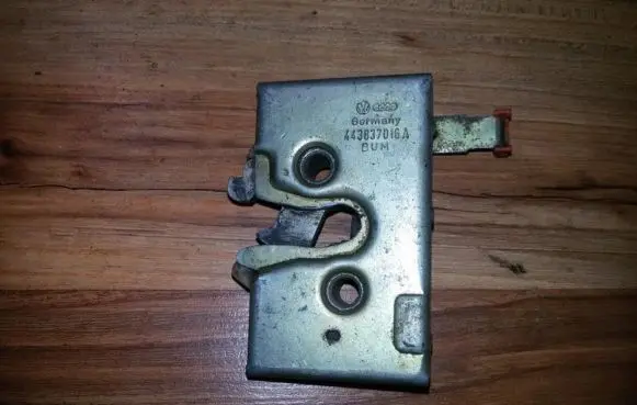 Audi 100 200 5000 C3 Front door lock 443837016A