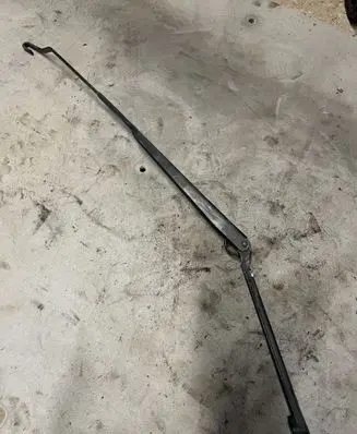 Nissan X-Trail T30 Front wiper blade arm