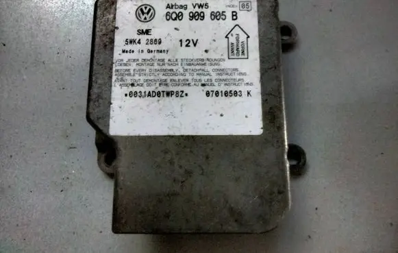 Volkswagen PASSAT B5.5 Airbag control unit/module 6Q0909605B 07010503K 5WK42869