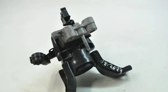 Engine mount bracket