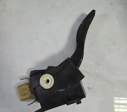 Ford Focus Accelerator throttle pedal 2M519F836BB