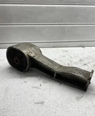 Nissan X-Trail T30 Engine mounting bracket 7M0399201