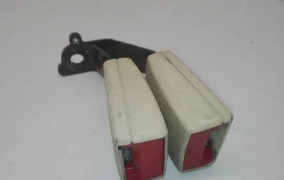 Audi A8 S8 D3 4E Middle seatbelt buckle (rear) 4E0857739A