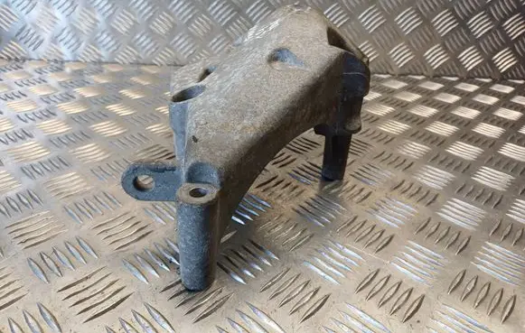 Skoda Fabia Mk1 (6Y) Engine mounting bracket 045199207M