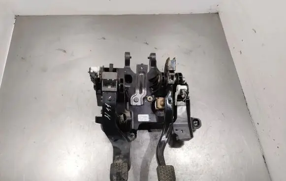 Opel Mokka Pedal assembly 95299740
