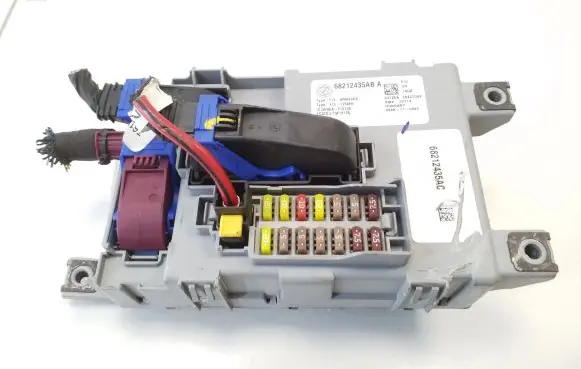 Fiat 500 Fuse module 68212435AB
