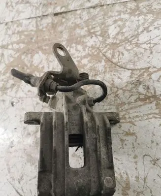 Volkswagen Golf V Rear brake cylinder 
