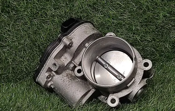 Ford Fusion II Throttle valve DS7E9F991AF 150433003130